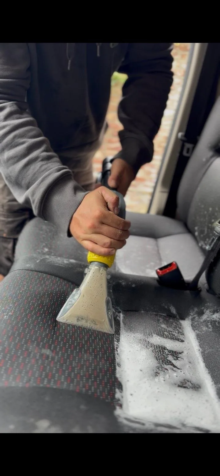 Nettoyage véhicule intérieur et extérieur par Clear Up en Wallonie